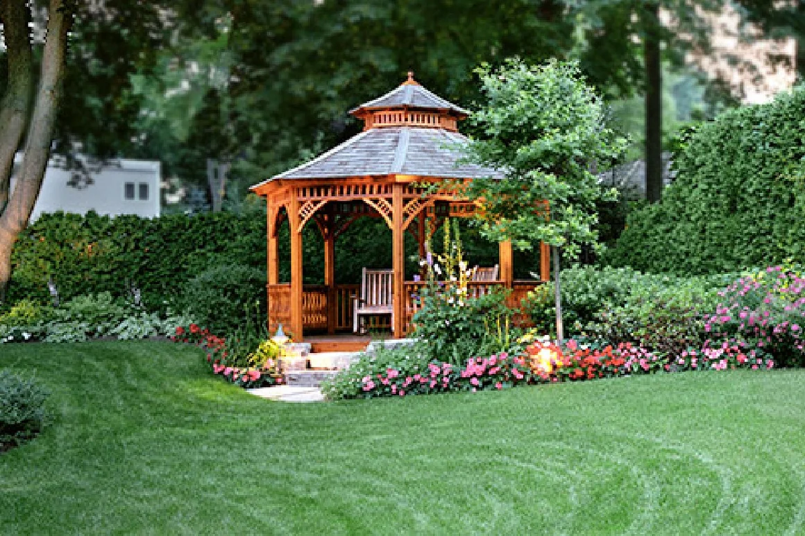 Gartenlaube im Garten
